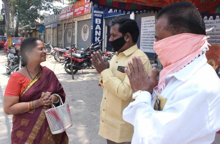 హైదరాబాద్ నగరంలో కొనసాగుతున్న లాక్ డౌన్ రెండో రోజు చిత్రాలు