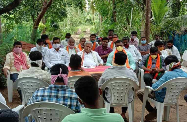 పూజారుల‌ను బెదిరిస్తున్న పోలీసులు : ‌మాజీ ఎమ్మెల్యే మృత్యుంజ‌యం