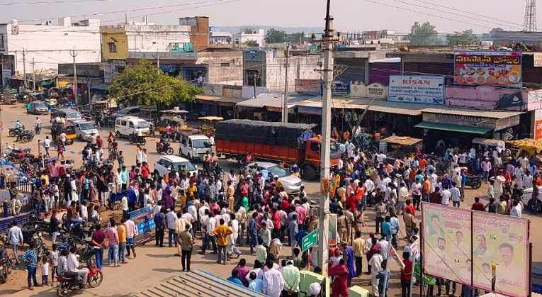 ఆక్రమణల తొలగింపులో ఉద్రిక్తత