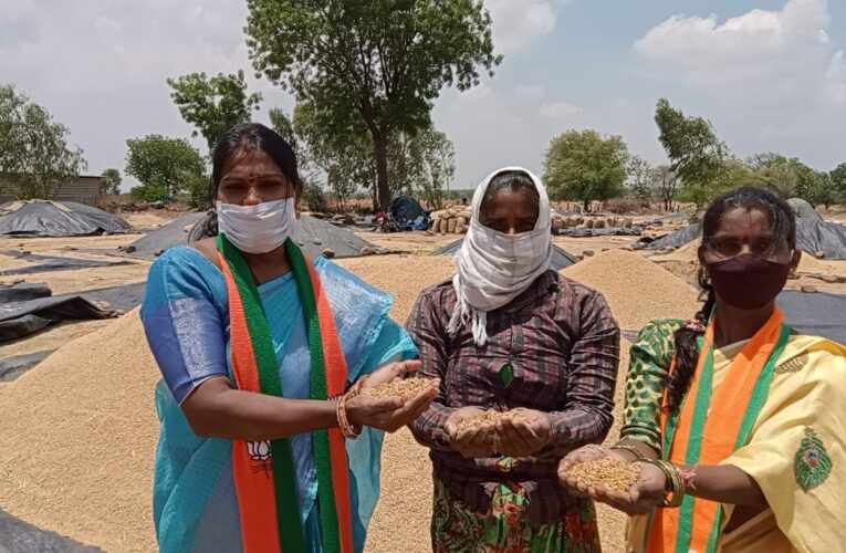 తడిసిన దాన్యనాన్ని వెంటనే కొనాలి : గాడిపల్లి అరుణ