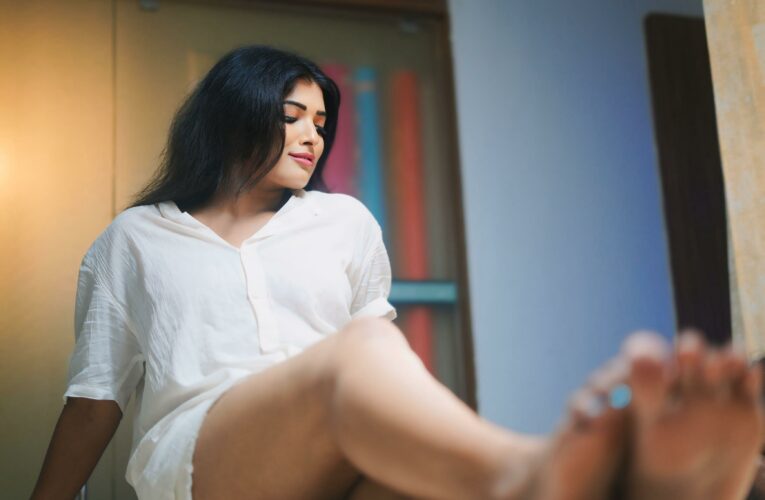 అందాలు ఆరబోస్తున్న హైదరాబాదీ అమ్మాయి